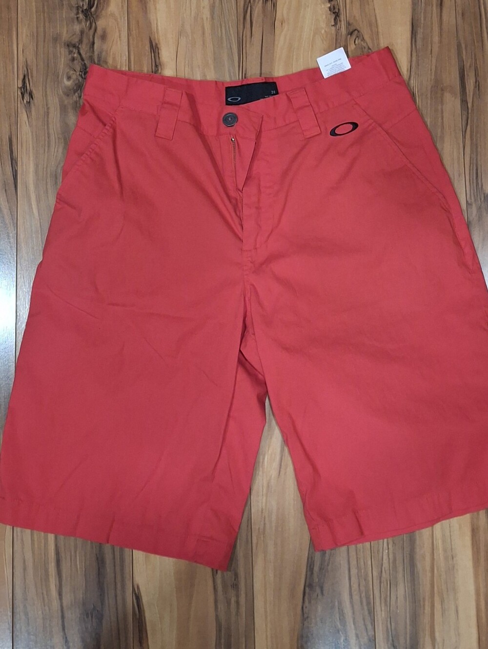 Oakley Men's Bright Red Flat-Front Golf Style Shorts 31 Inch